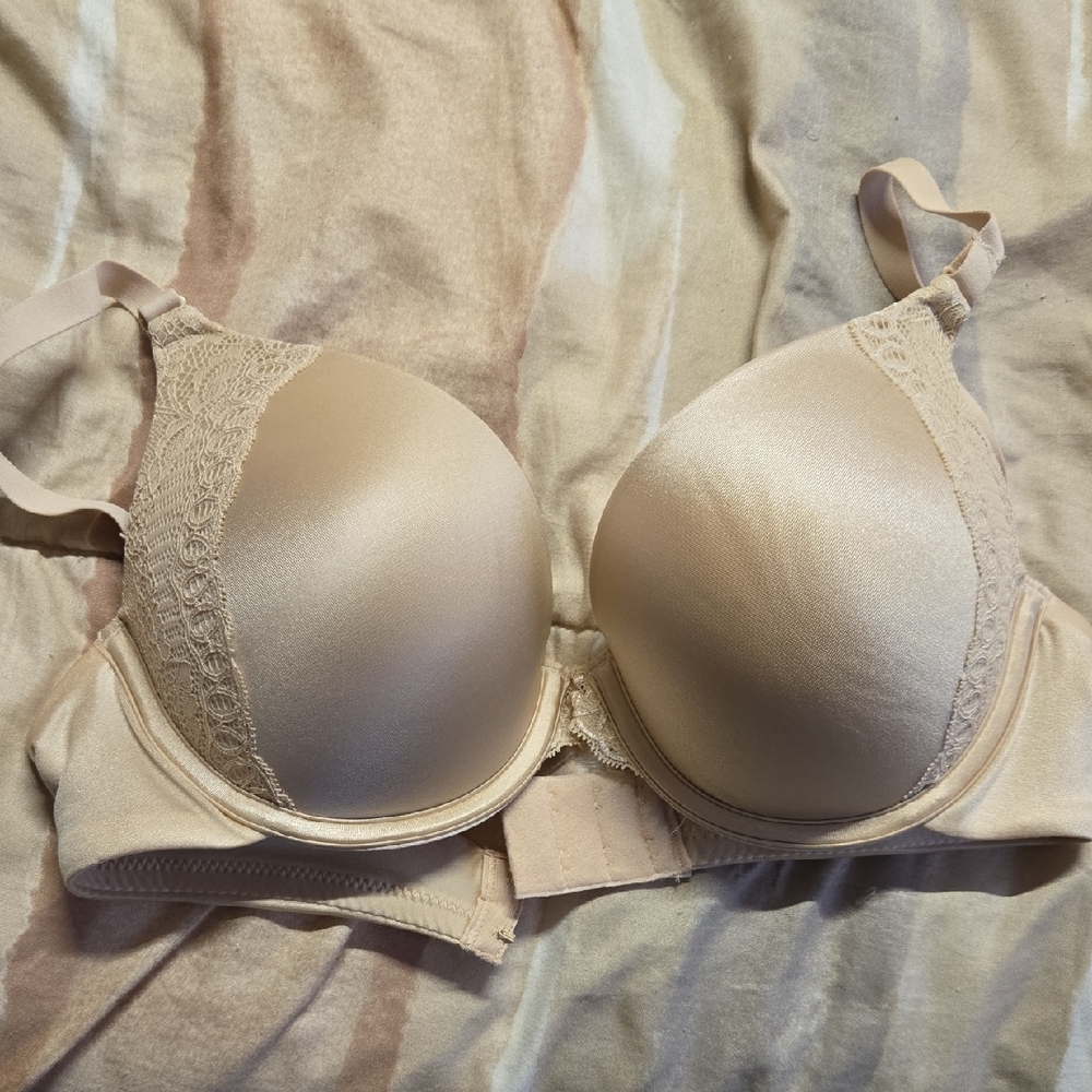 Maidenform Satin Lace Bra in Cream